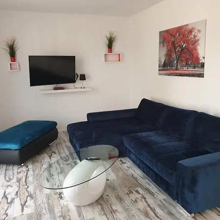 Апартаменты Schmidt Mit Terrasse Нойштрелиц